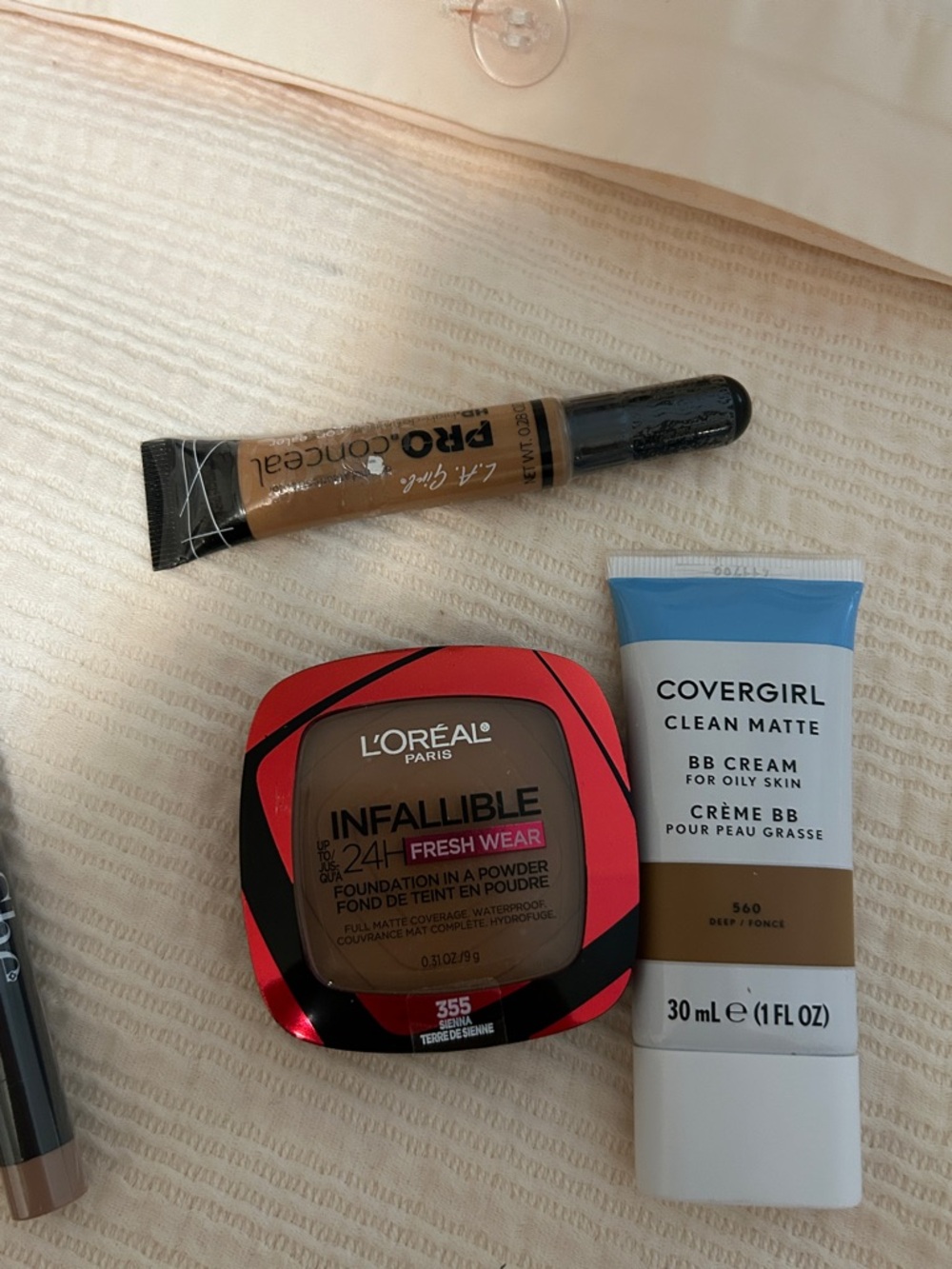 Bundle of 7 makeup Foundation - Picture 7 of 9